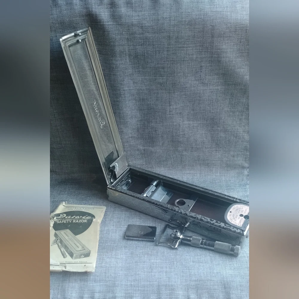 Darwin Hollow Ground Safety Razor - Picture 1 of 8
